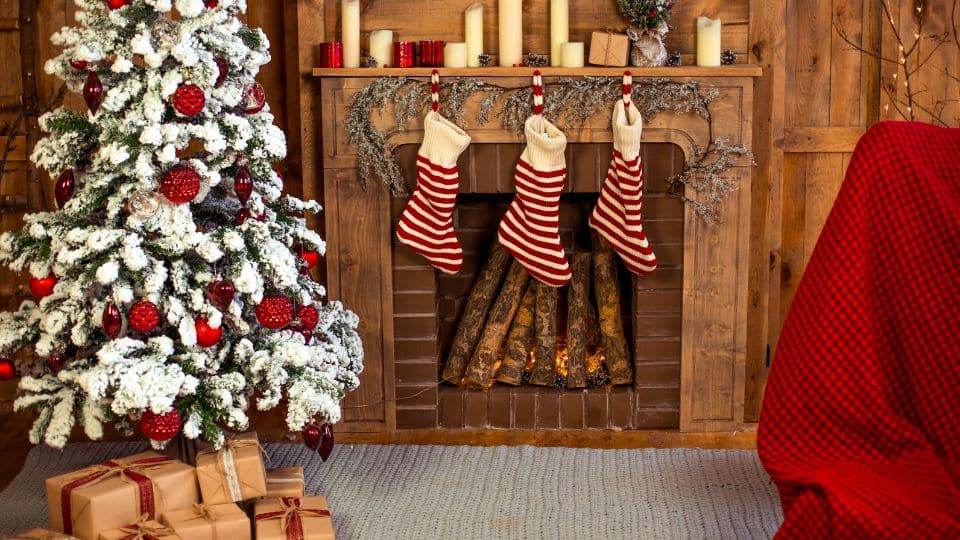 How Much Do Christmas Decorations Cost?